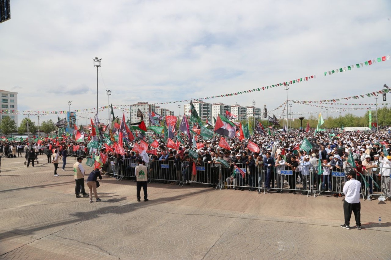 Diyarbakır’daki büyük Mevlid-i Nebi etkinliği, İslam alemine ve batıya önemli mesajlarla son buldu