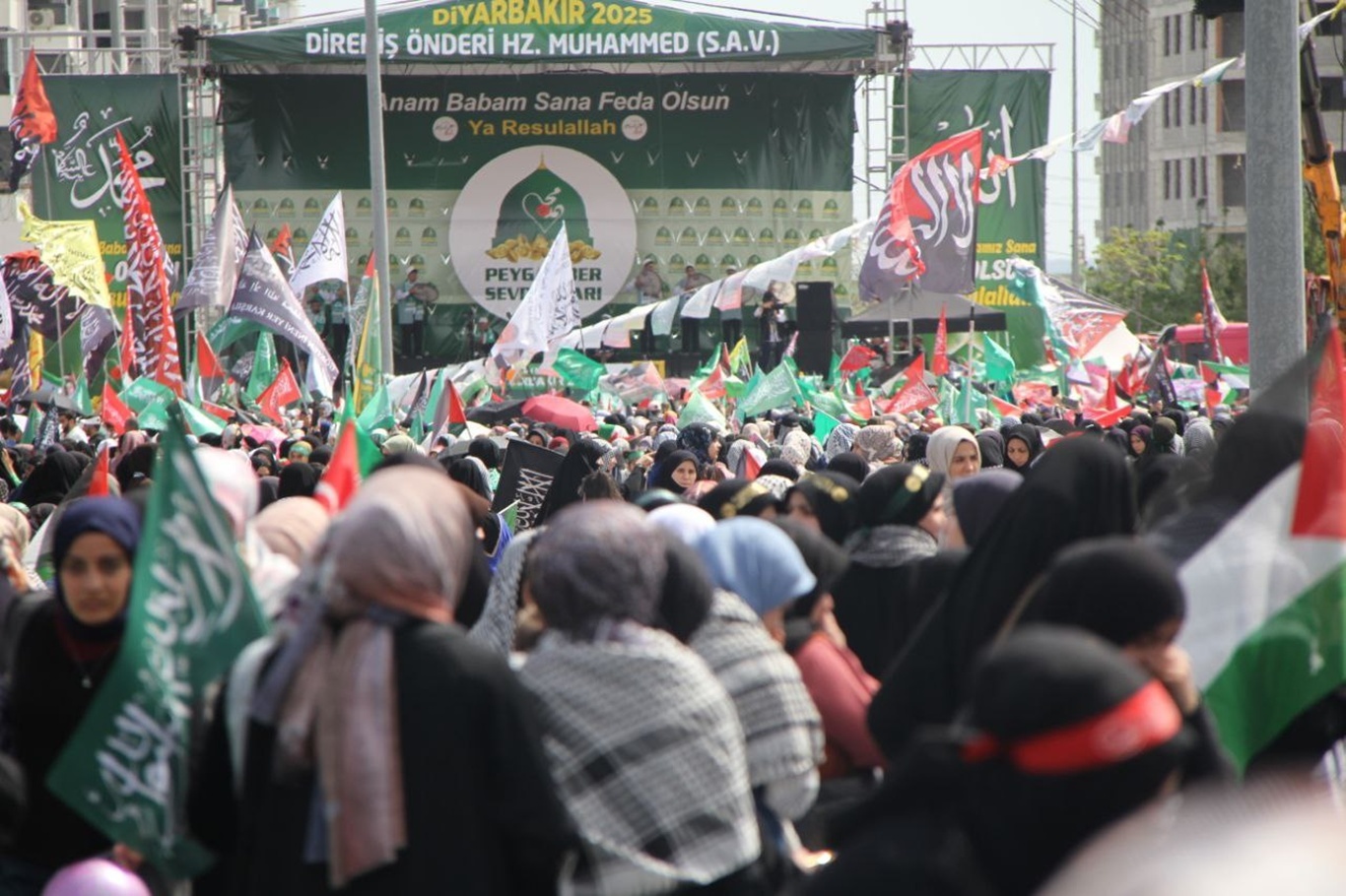Diyarbakır’daki büyük Mevlid-i Nebi etkinliği, İslam alemine ve batıya önemli mesajlarla son buldu