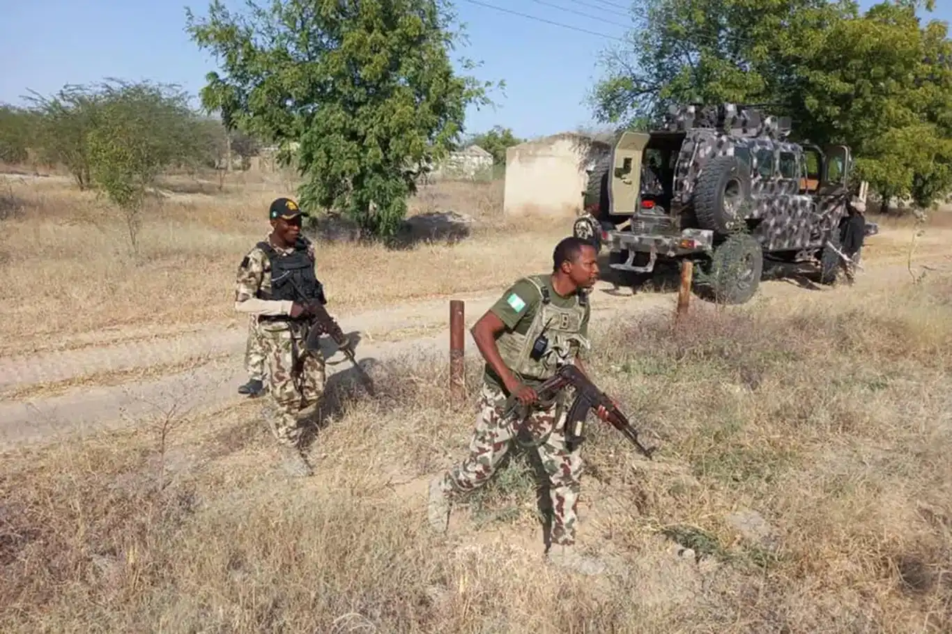 Benin'de askeri birliğe saldırı: En az 70 asker öldü Benin'de askeri birliğe saldırı: En az 70 asker öldü