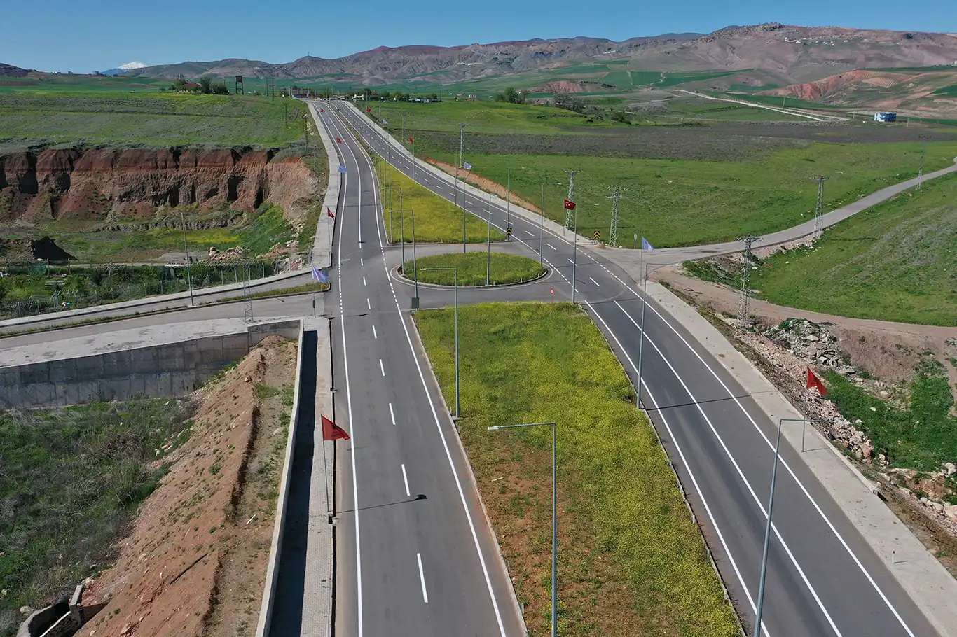 Siirt-Kurtalan yolu hizmete açıldı Siirt-Kurtalan yolu hizmete açıldı