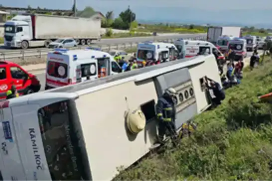 Yalova-Bursa kara yolunda yolcu otobüsü devrildi: Bir ölü, 2 yaralı