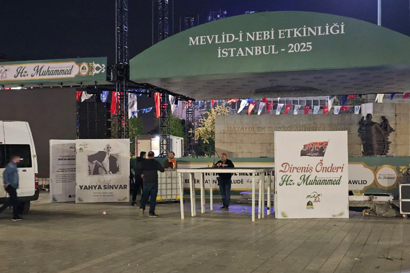 İstanbul'da "Mevlid-i Nebi" etkinliği için son hazırlıklar yapılıyor
