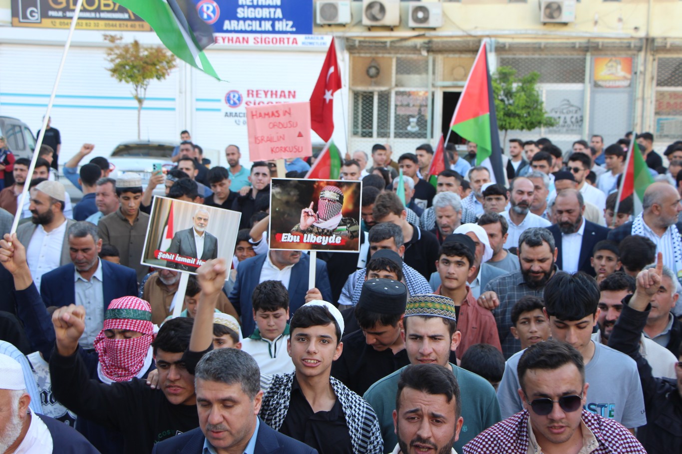 Kızıltepe halkı işgal rejimini telin etmek için meydanlara indi 