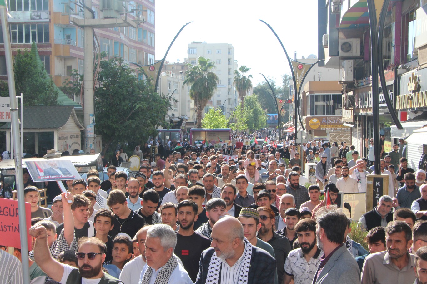 Kızıltepe halkı işgal rejimini telin etmek için meydanlara indi 