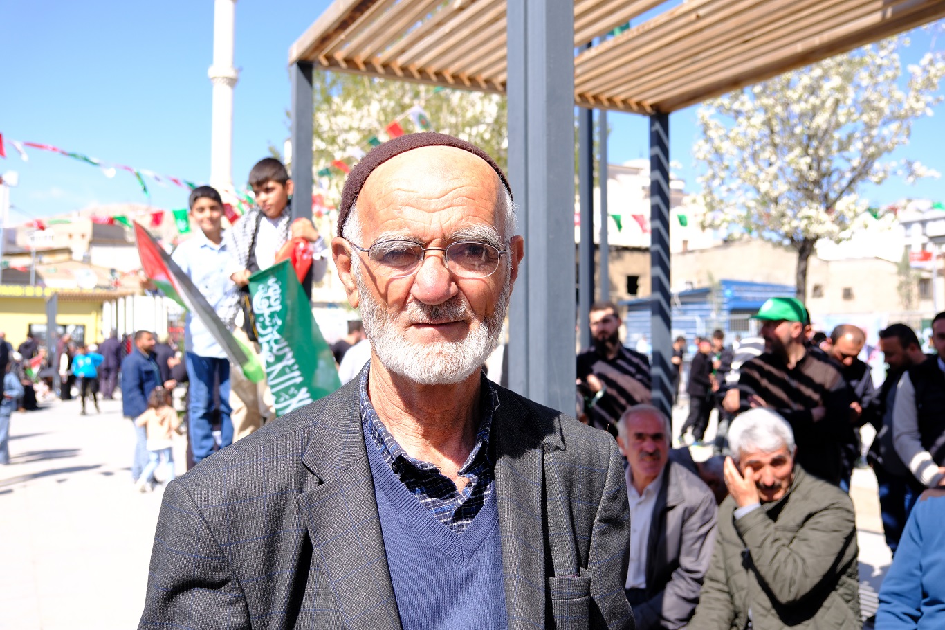 Van’da Mevlid-i Nebi etkinliğe katılan yaşlılar gözyaşlarına hakim olamadı