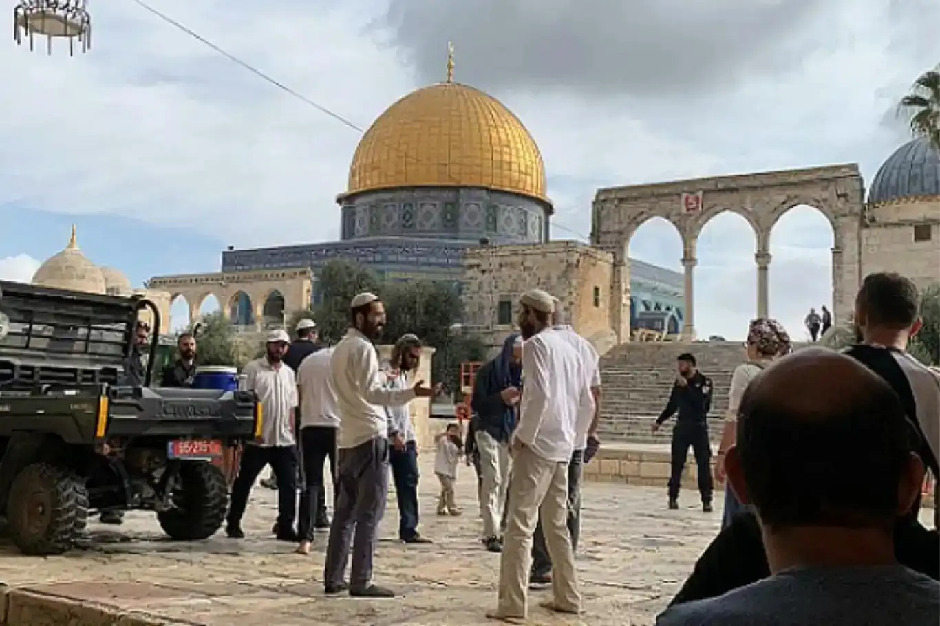الاحتلال الصهيوني يمنع رفع أذان العشاء في المسجد الأقصى