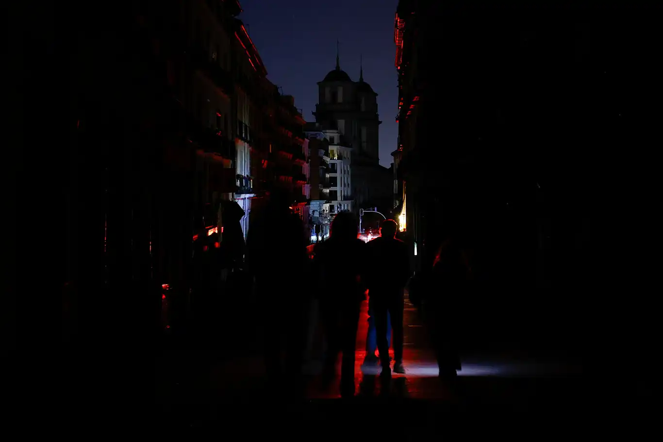 İspanya'da elektrik kesintileri nedeniyle 5 kişi öldü İspanya'da elektrik kesintileri nedeniyle 5 kişi öldü