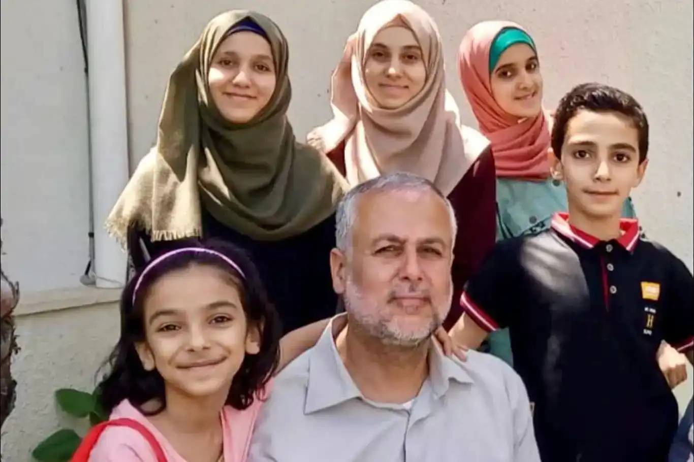 شمار شهدا در نوار غزه به 52 هزار 400 نفر افزایش یافت شمار شهدا در نوار غزه به 52 هزار 400 نفر افزایش یافت