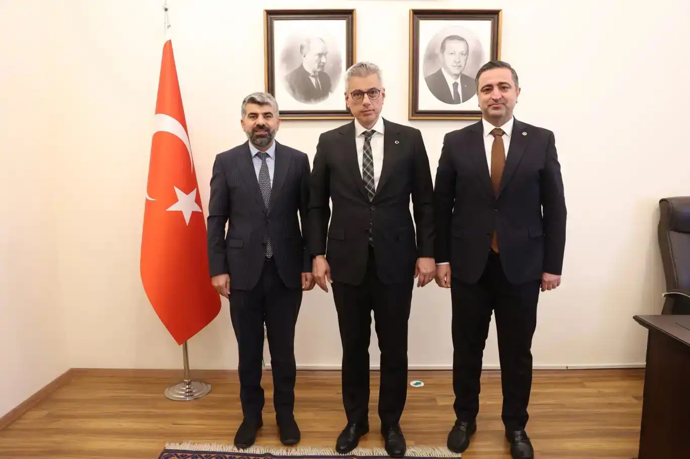 وفد من حزب الهدى يزور وزير الصحة ميميش أوغلو