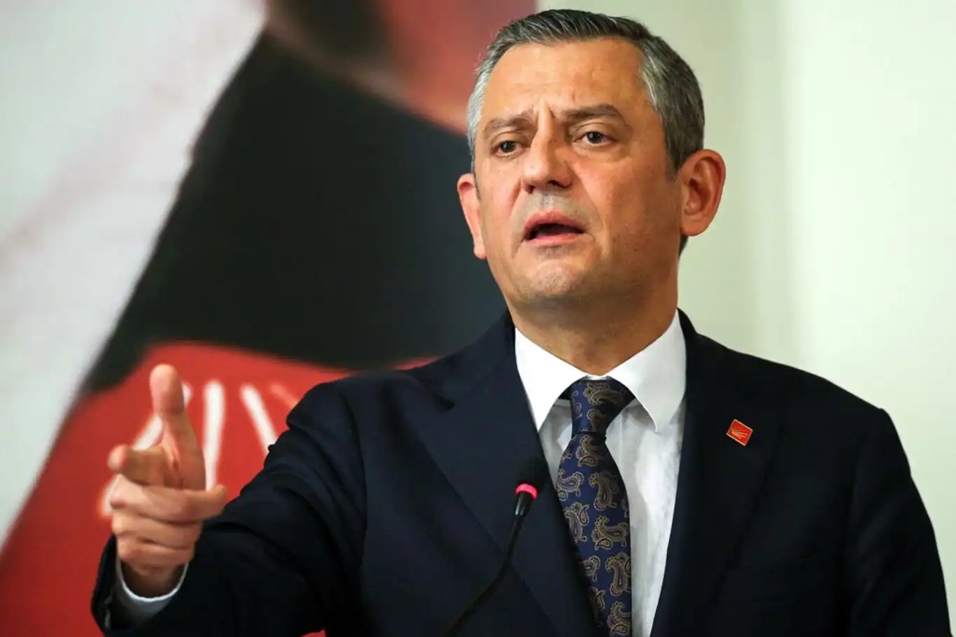 Özgür Özel yeniden CHP Genel Başkanı seçildi Özgür Özel yeniden CHP Genel Başkanı seçildi