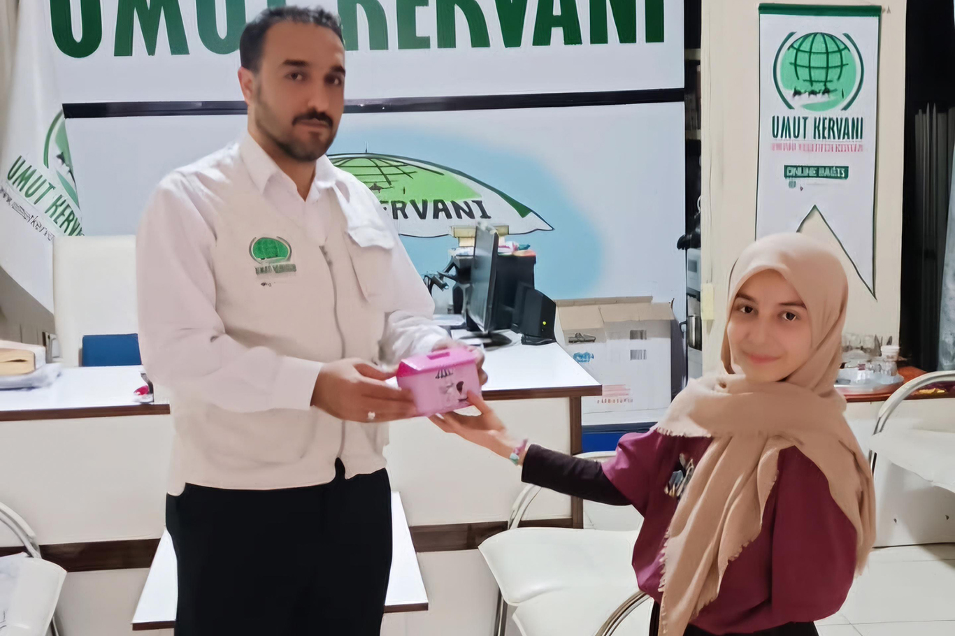 Cizreli çocuktan anlamlı bağış: Kumbarasındaki harçlığını Gazze’ye bağışladı Cizreli çocuktan anlamlı bağış: Kumbarasındaki harçlığını Gazze’ye bağışladı