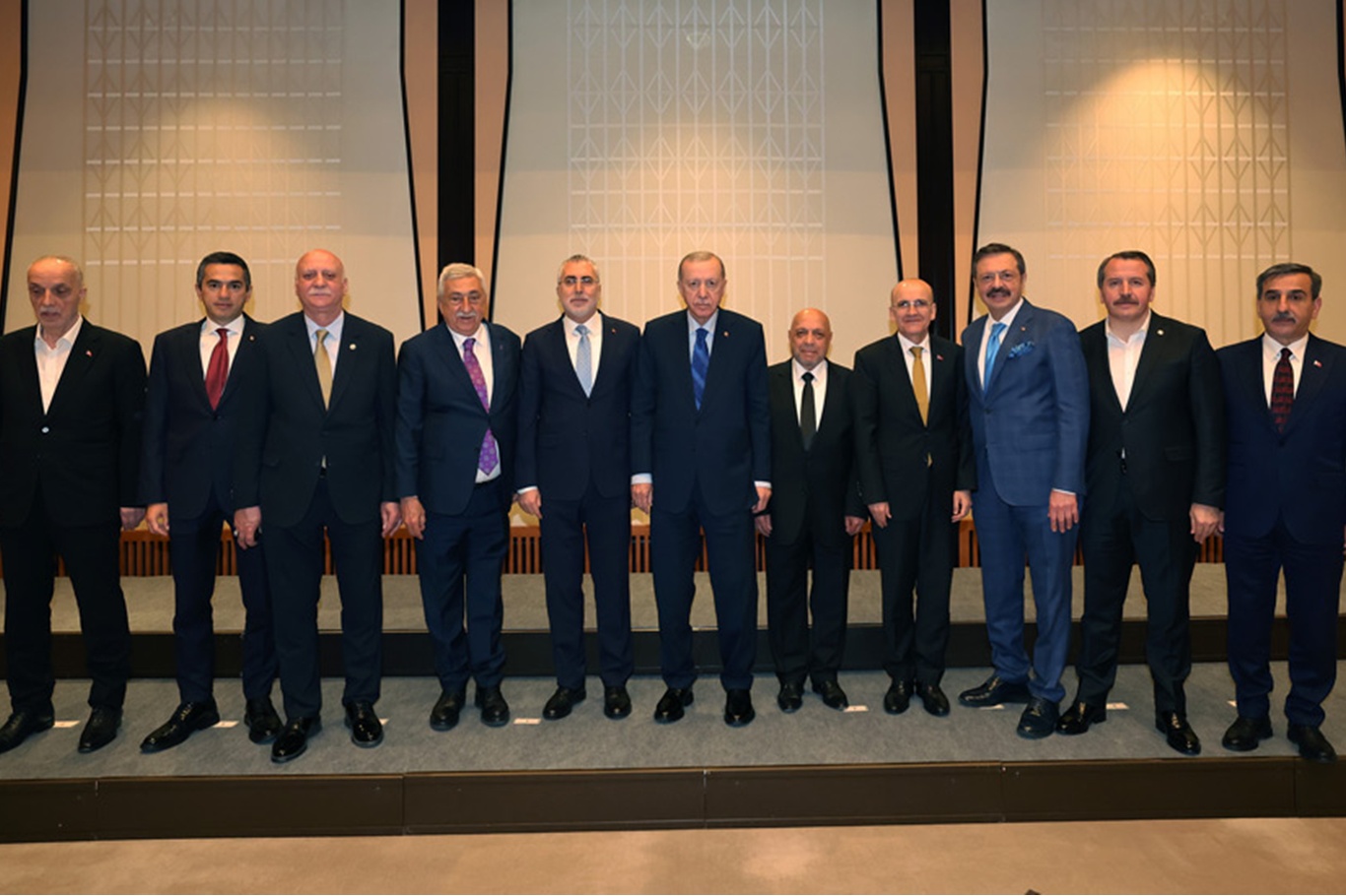 Cumhurbaşkanı Erdoğan, işçi ve işveren temsilcilerini kabul etti Cumhurbaşkanı Erdoğan, işçi ve işveren temsilcilerini kabul etti