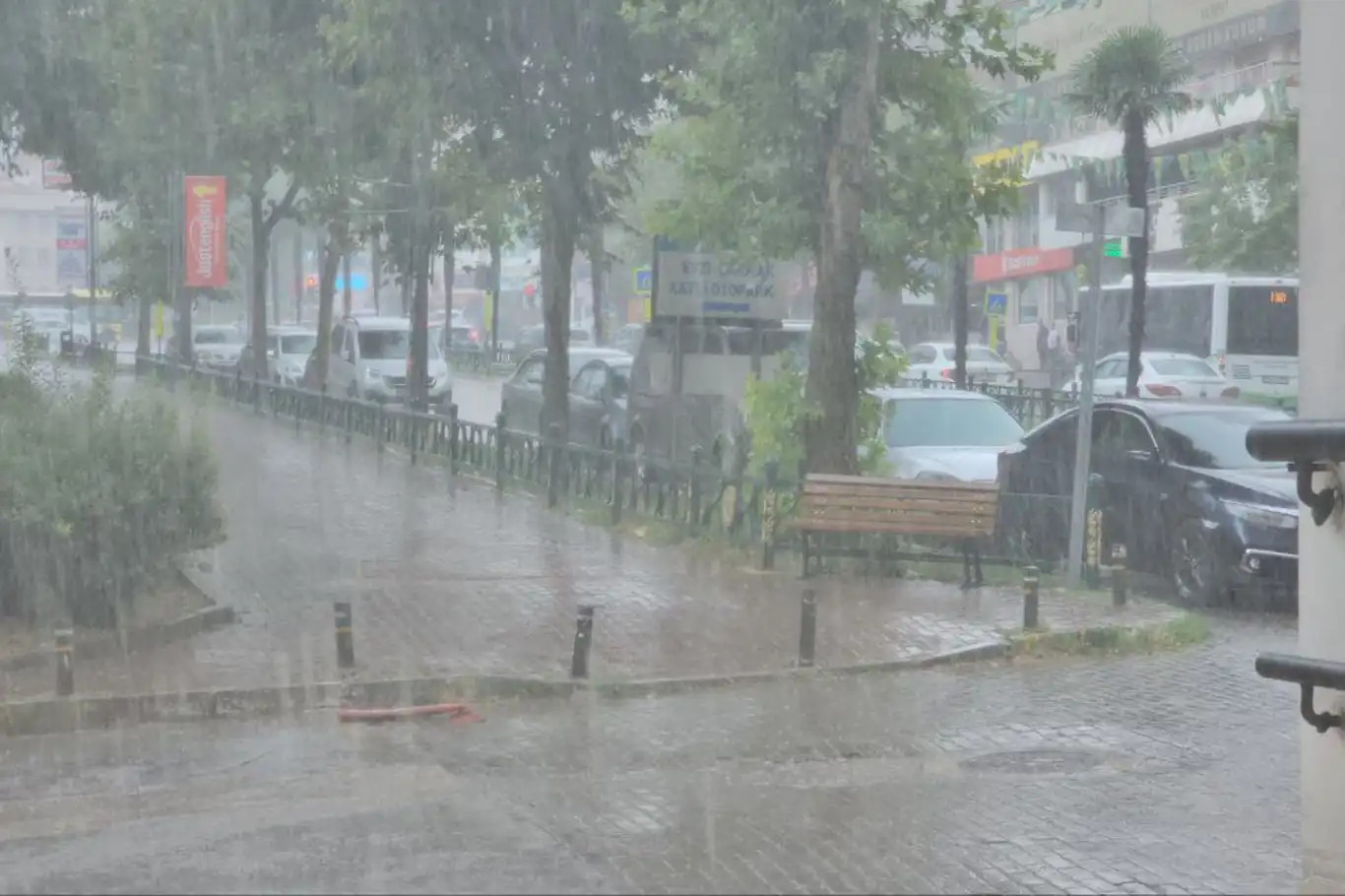 Meteoroloji'den Bursa'ya kuvvetli yağış uyarısı Meteoroloji'den Bursa'ya kuvvetli yağış uyarısı