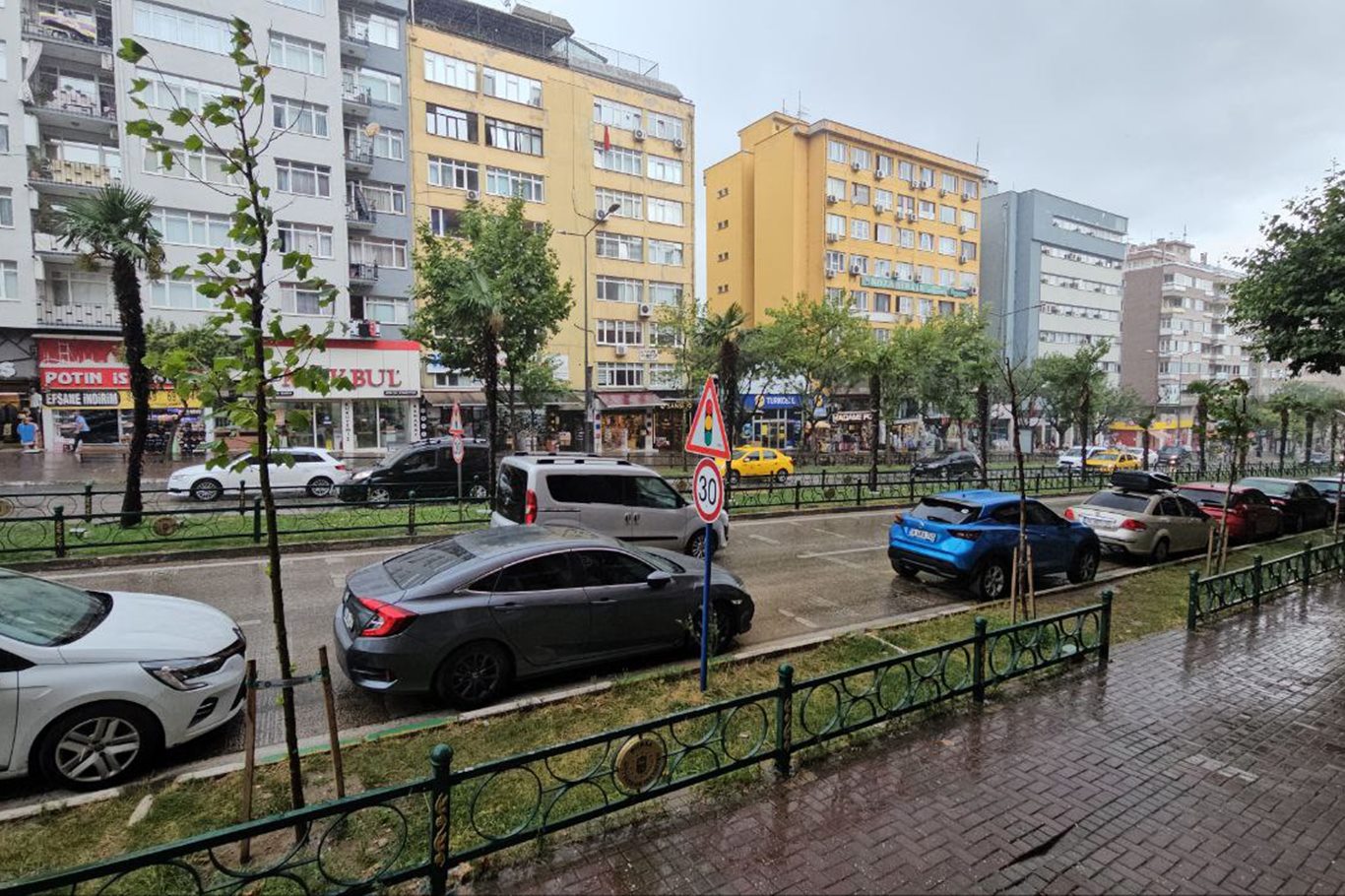 Meteoroloji'den Bursa'ya kuvvetli yağış uyarısı Meteoroloji'den Bursa'ya kuvvetli yağış uyarısı