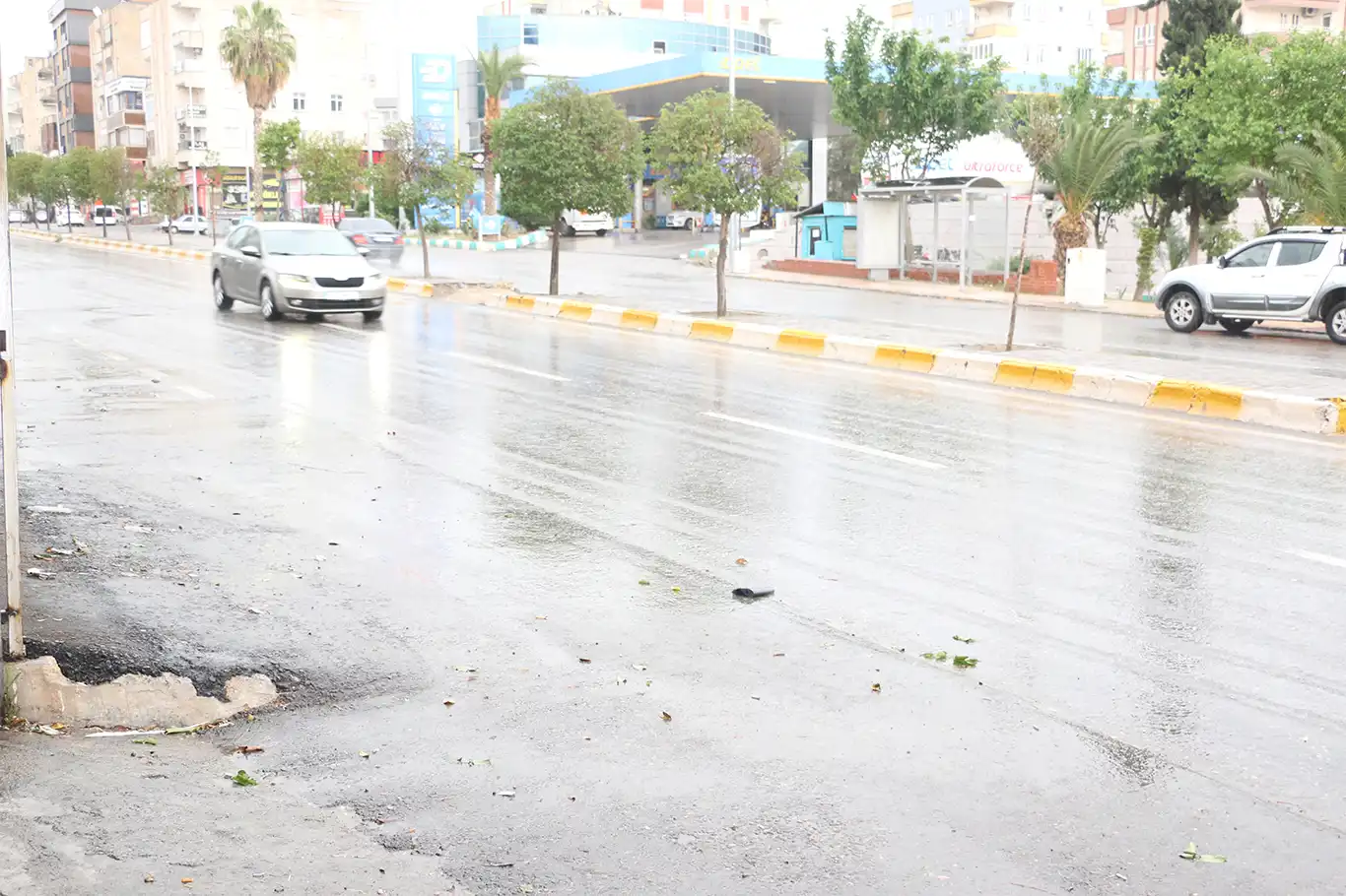 Şanlıurfa'da sağanak yağış etkili oldu Şanlıurfa'da sağanak yağış etkili oldu