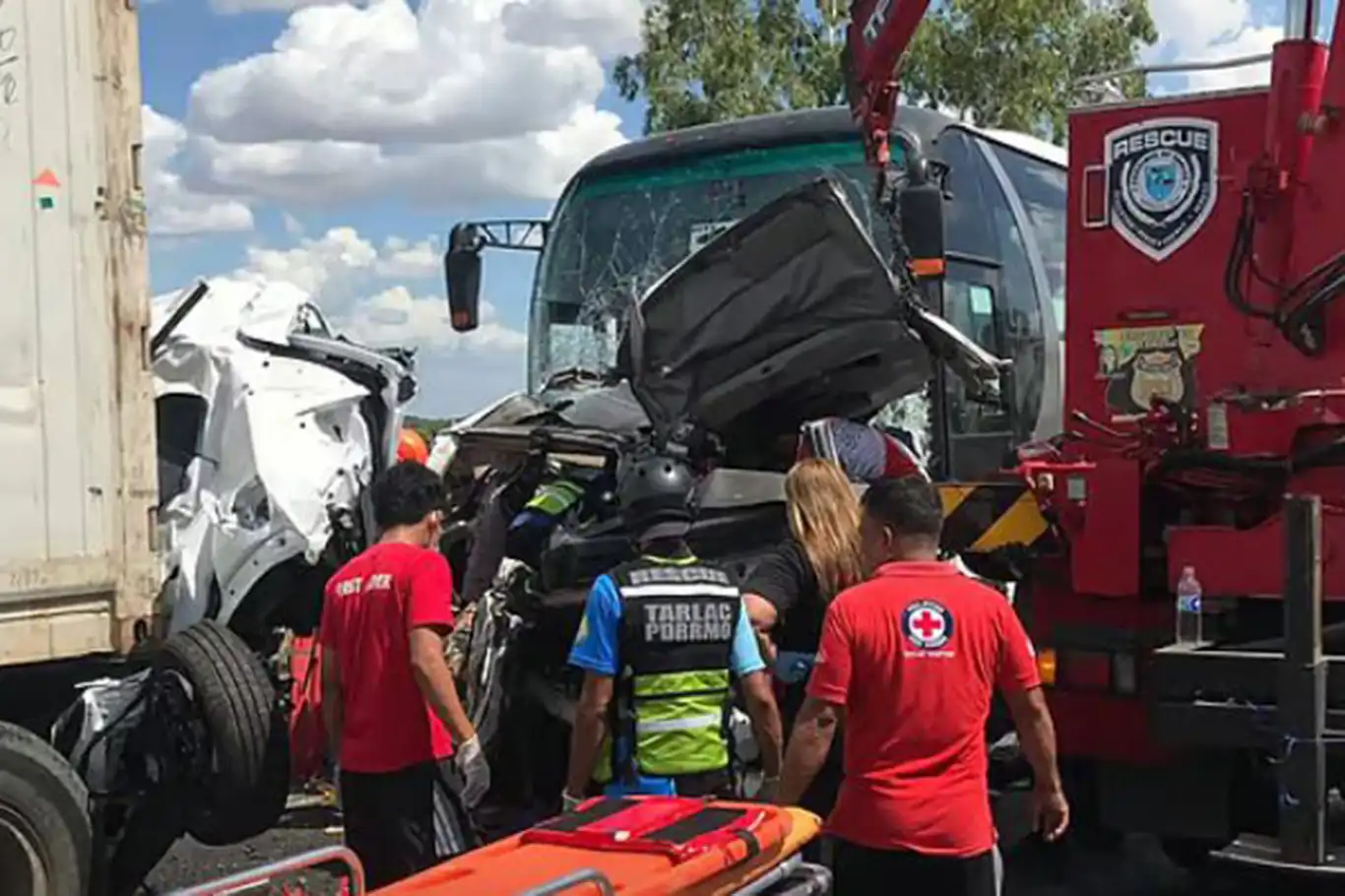 Filipinler'de otobüs kazası: 12 ölü