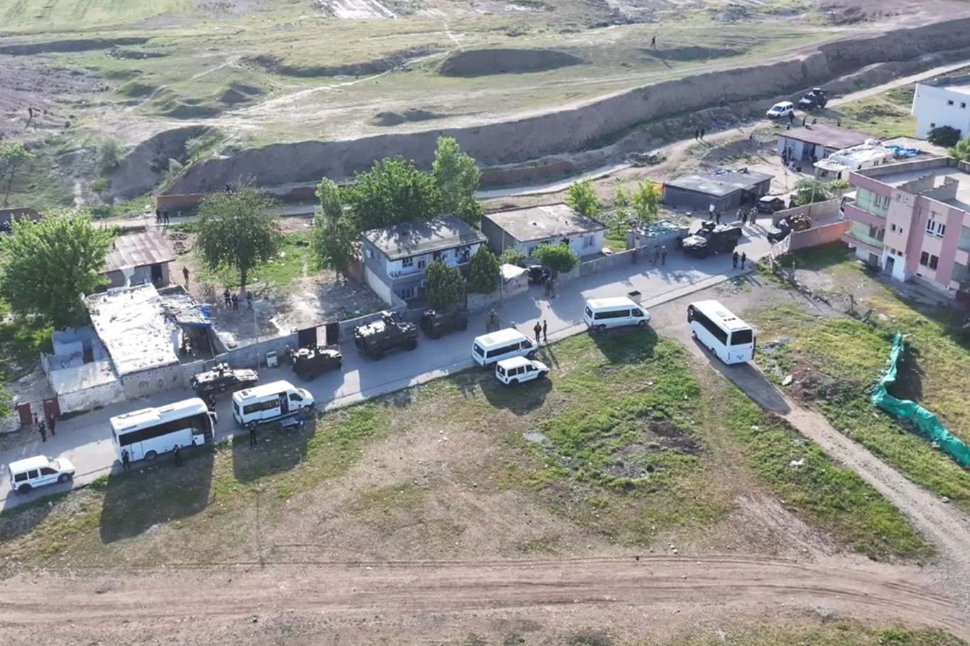 Batman'da uyuşturucu operasyonu: 18 kişi tutuklandı Batman'da uyuşturucu operasyonu: 18 kişi tutuklandı