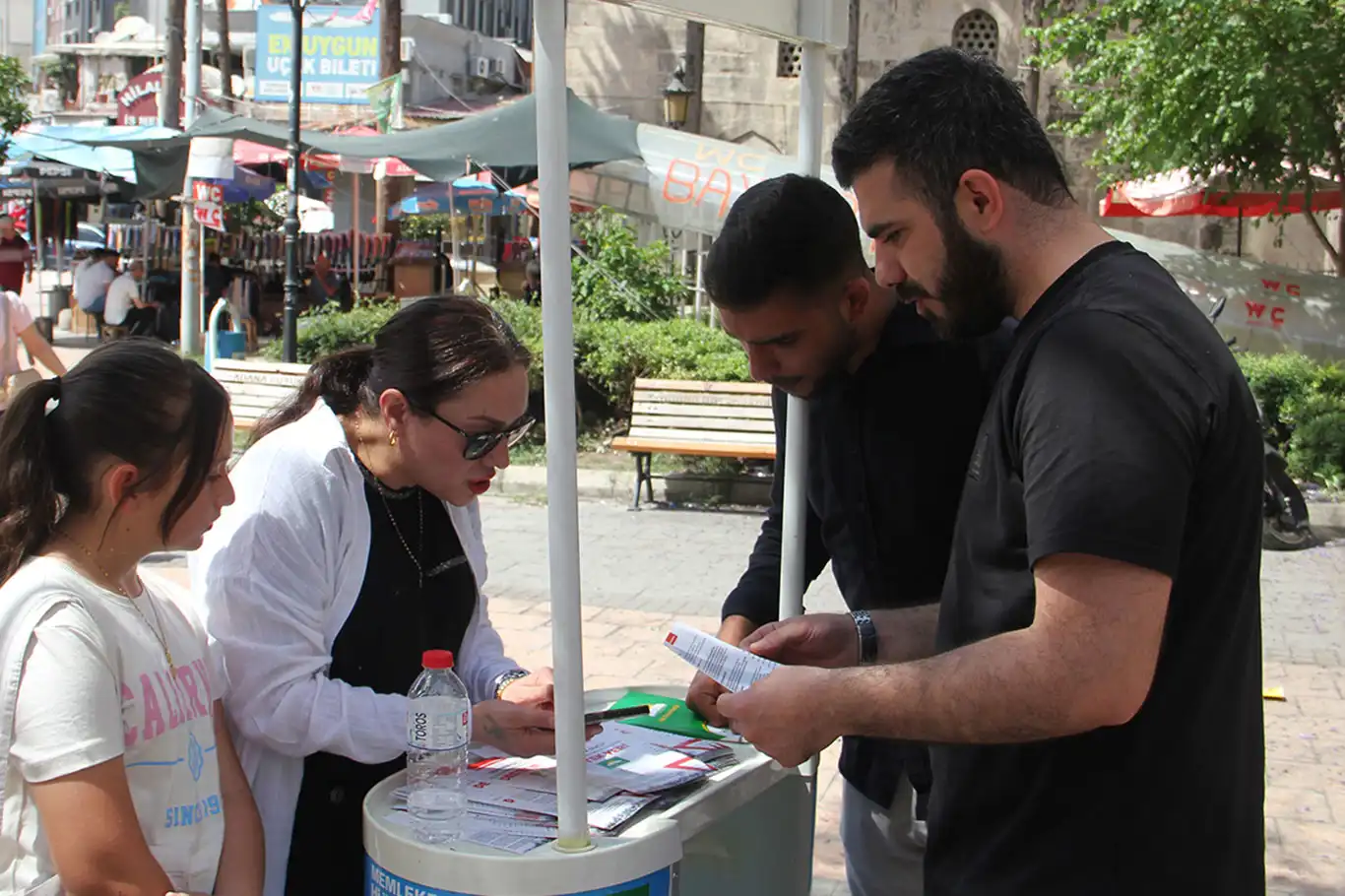 Hür Gençlik Adana’dan Gazze için stant çalışması Hür Gençlik Adana’dan Gazze için stant çalışması