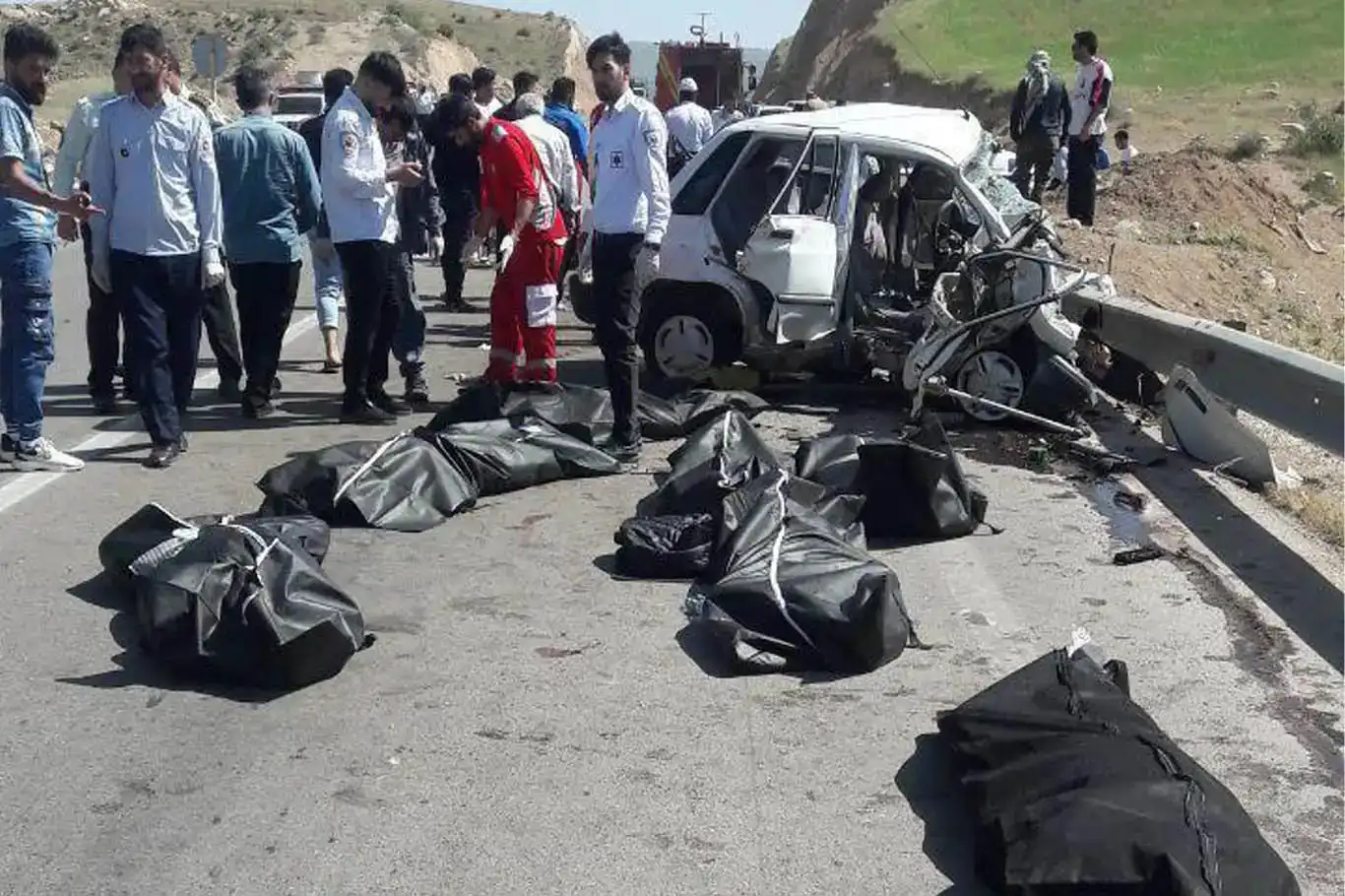 Li Kirmaşanê di bûyereke trafîkê de 8 kes mirin Li Kirmaşanê di bûyereke trafîkê de 8 kes mirin