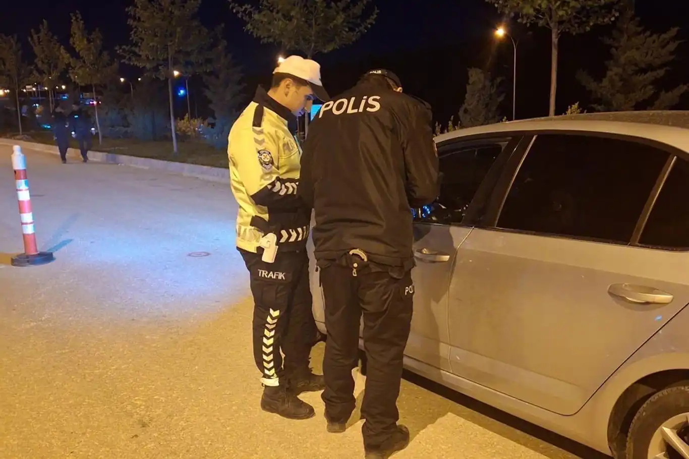 Gaziantep'te araması bulunan 33 şüpheli yakalandı Gaziantep'te araması bulunan 33 şüpheli yakalandı