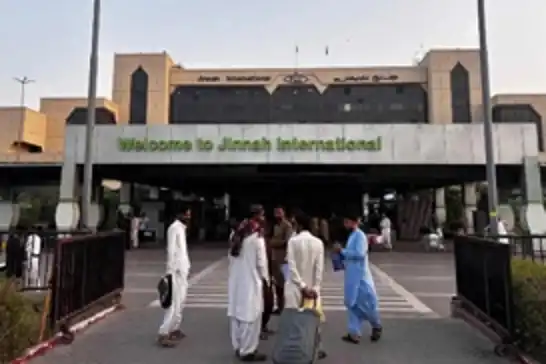 ئاسمانی پاکستان دووبارە بۆ گەشتە ئاسمانییەکان کرایەوە