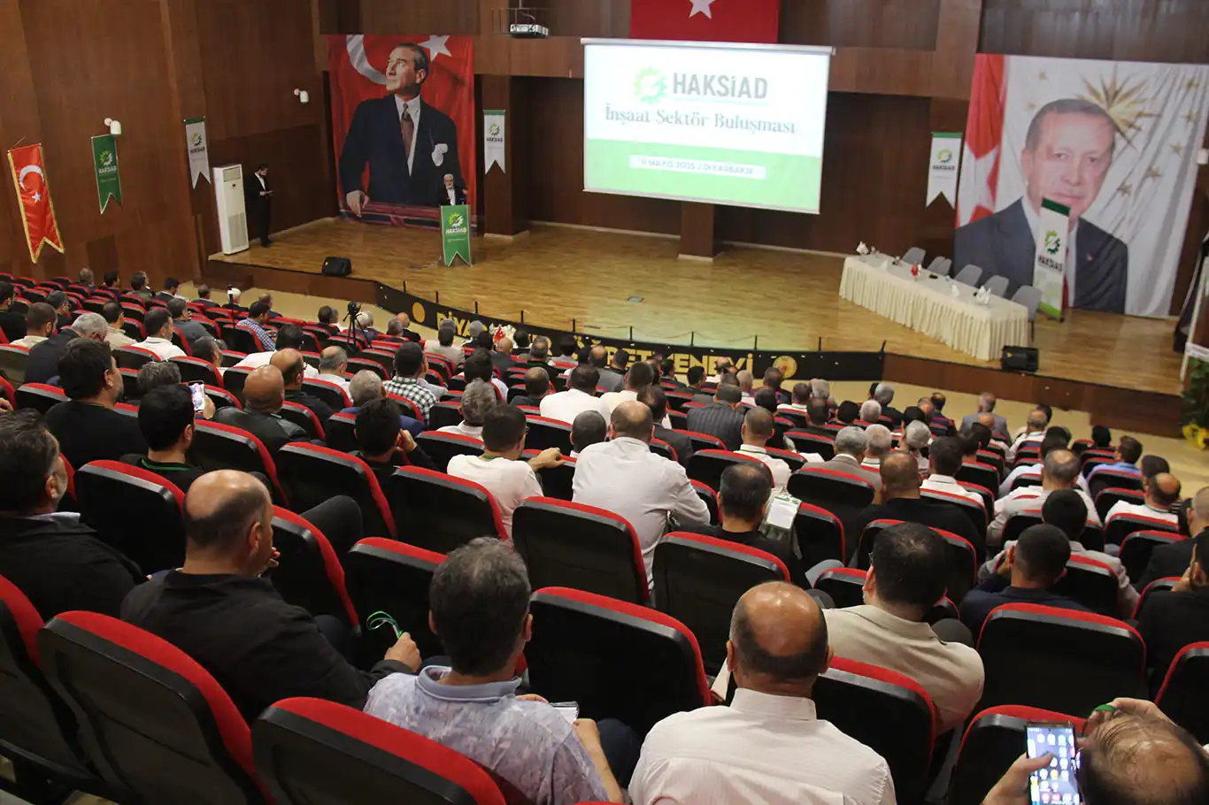 HAKSİAD'dan İnşaat Sektörü Buluşması: İnşaatla değil, irade ile kalkınırız HAKSİAD'dan İnşaat Sektörü Buluşması: İnşaatla değil, irade ile kalkınırız