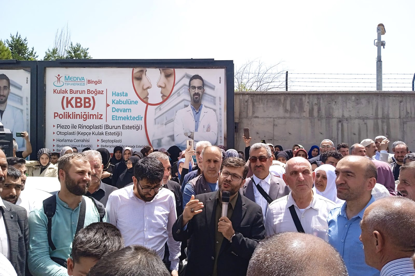 161 hacı adayı Bingöl'den dualarla uğurlandı 161 hacı adayı Bingöl'den dualarla uğurlandı