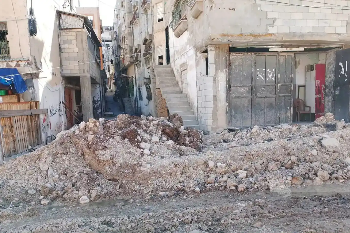 93 يوماً من العدوان المتواصل..الاحتلال يهدم منازل اللاجئين في مخيم نور شمس 93 يوماً من العدوان المتواصل..الاحتلال يهدم منازل اللاجئين في مخيم نور شمس
