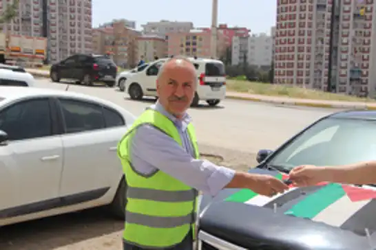 Mardinli hayırsever otomobilini Gazze’ye bağışladı