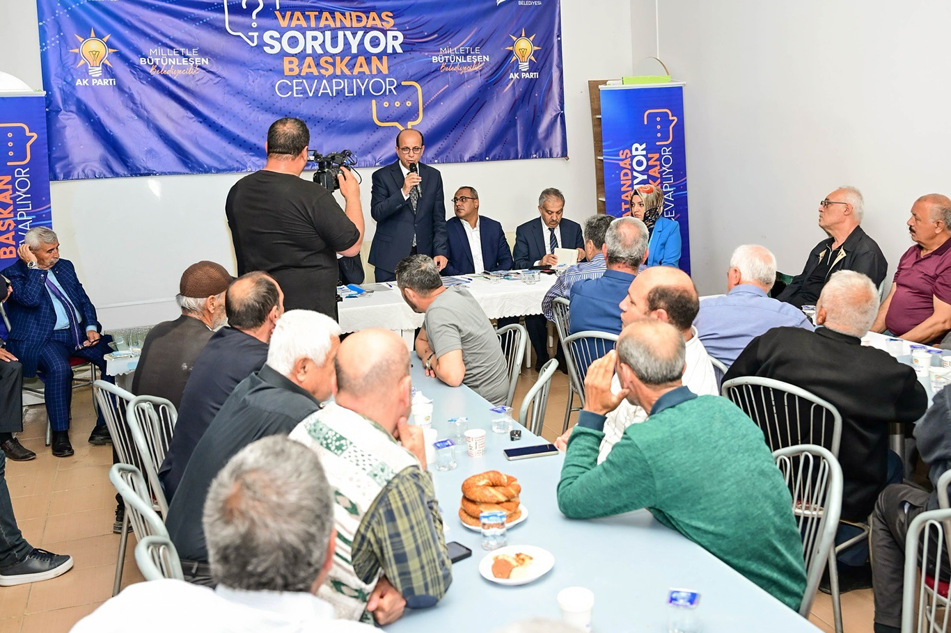 Malatya'da, "Vatandaş soruyor, başkan cevaplıyor" toplantısı düzenlendi Malatya'da, "Vatandaş soruyor, başkan cevaplıyor" toplantısı düzenlendi
