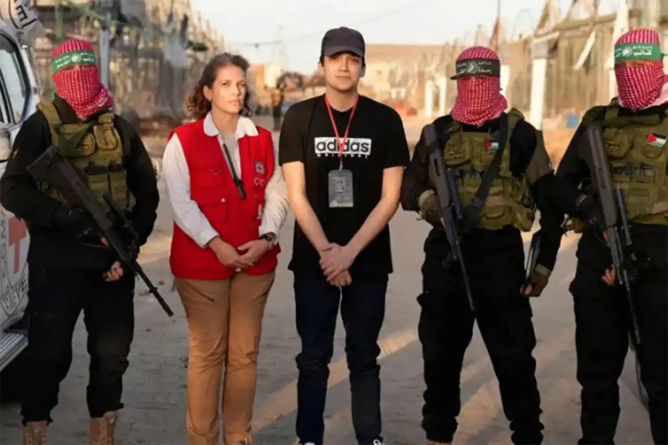 HAMAS, ABD'li siyonist esir İdan Alexander'ı serbest bıraktı HAMAS, ABD'li siyonist esir İdan Alexander'ı serbest bıraktı