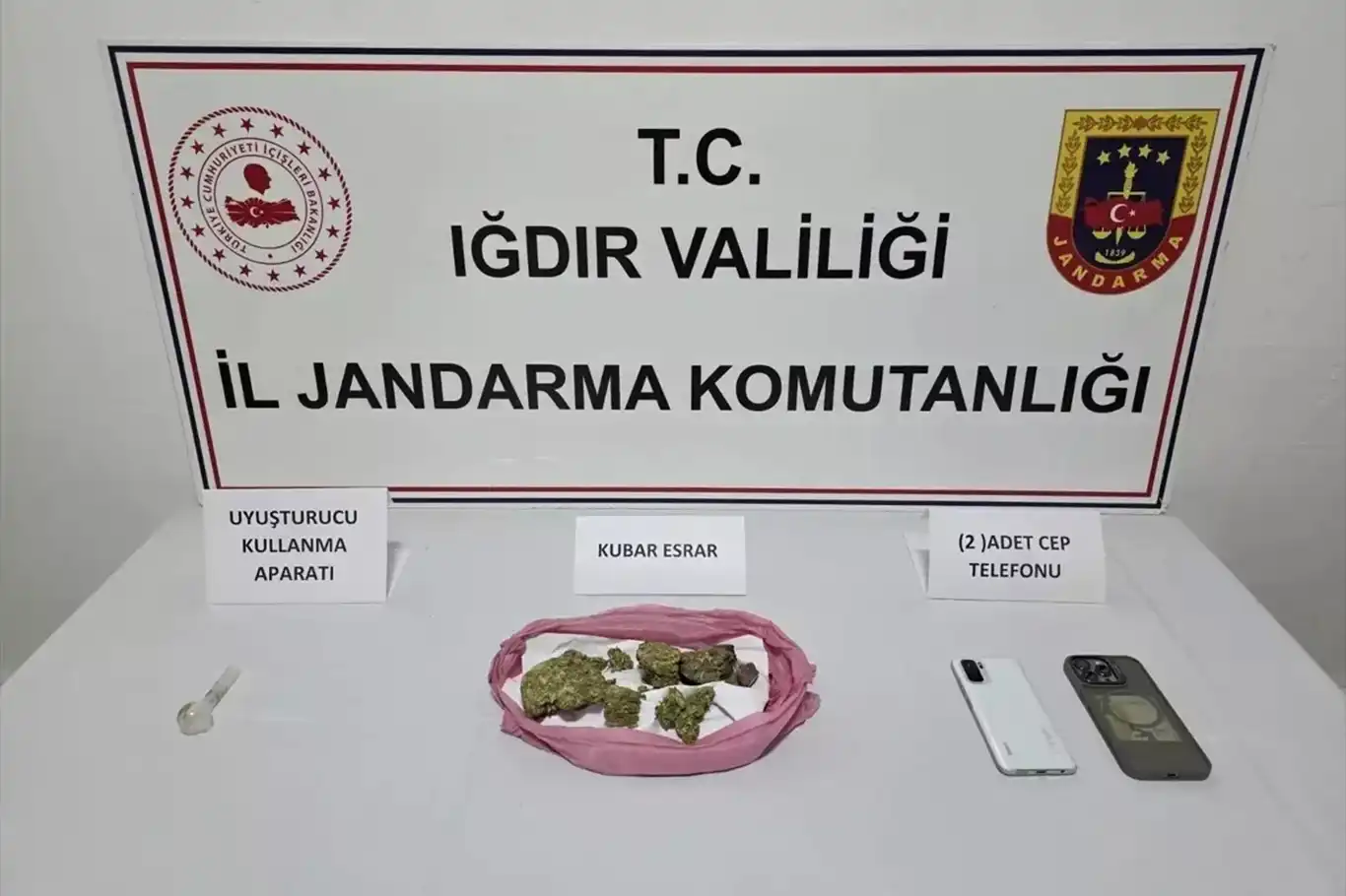 Iğdır'da uyuşturucu operasyonu: 2 gözaltı Iğdır'da uyuşturucu operasyonu: 2 gözaltı