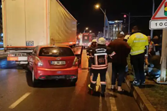 Malatya'da tır ile otomobil çarpıştı: 3 yaralı