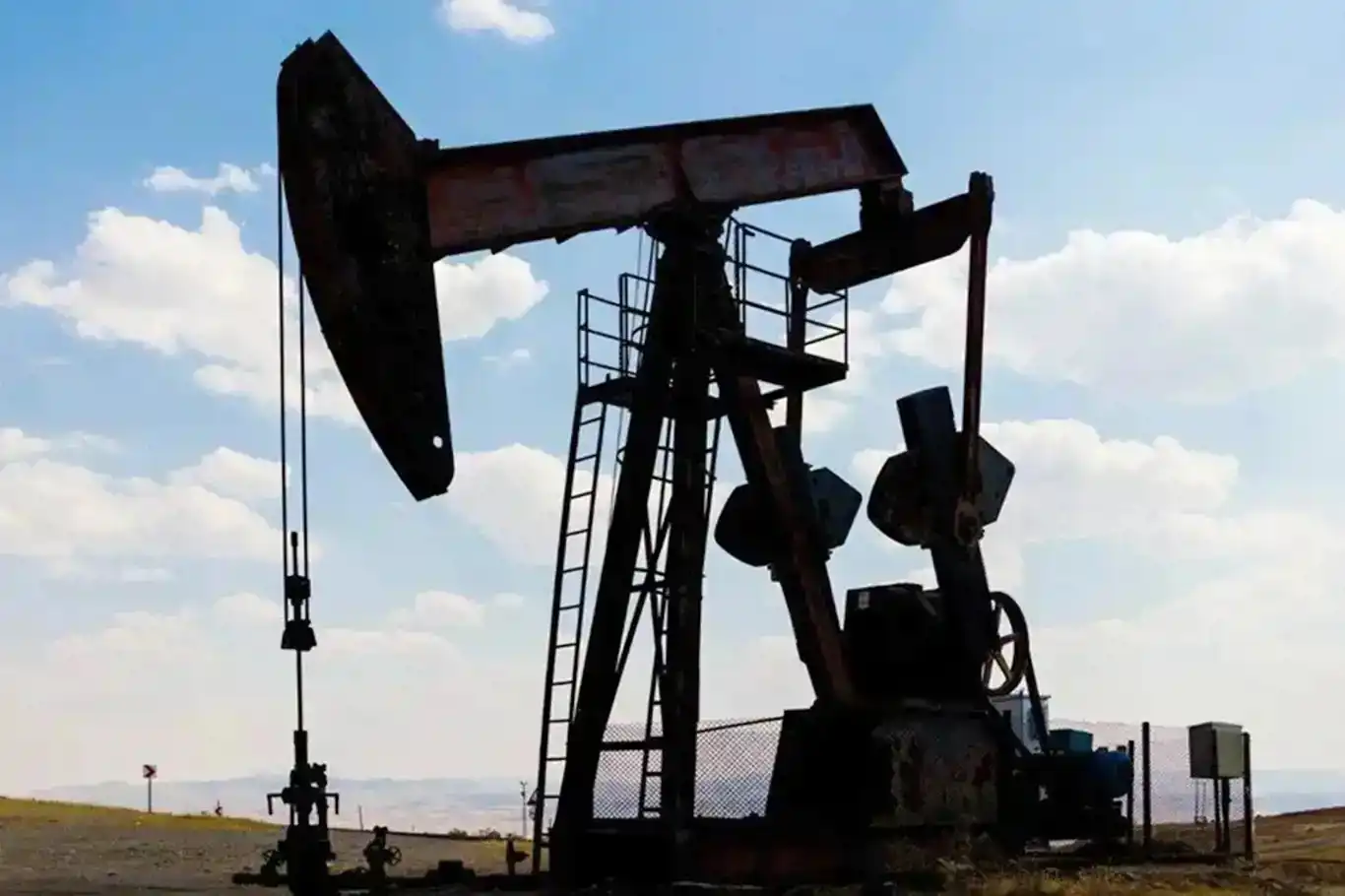 Brent petrol 65 dolarda: Piyasalarda arz baskısı sürüyor Brent petrol 65 dolarda: Piyasalarda arz baskısı sürüyor