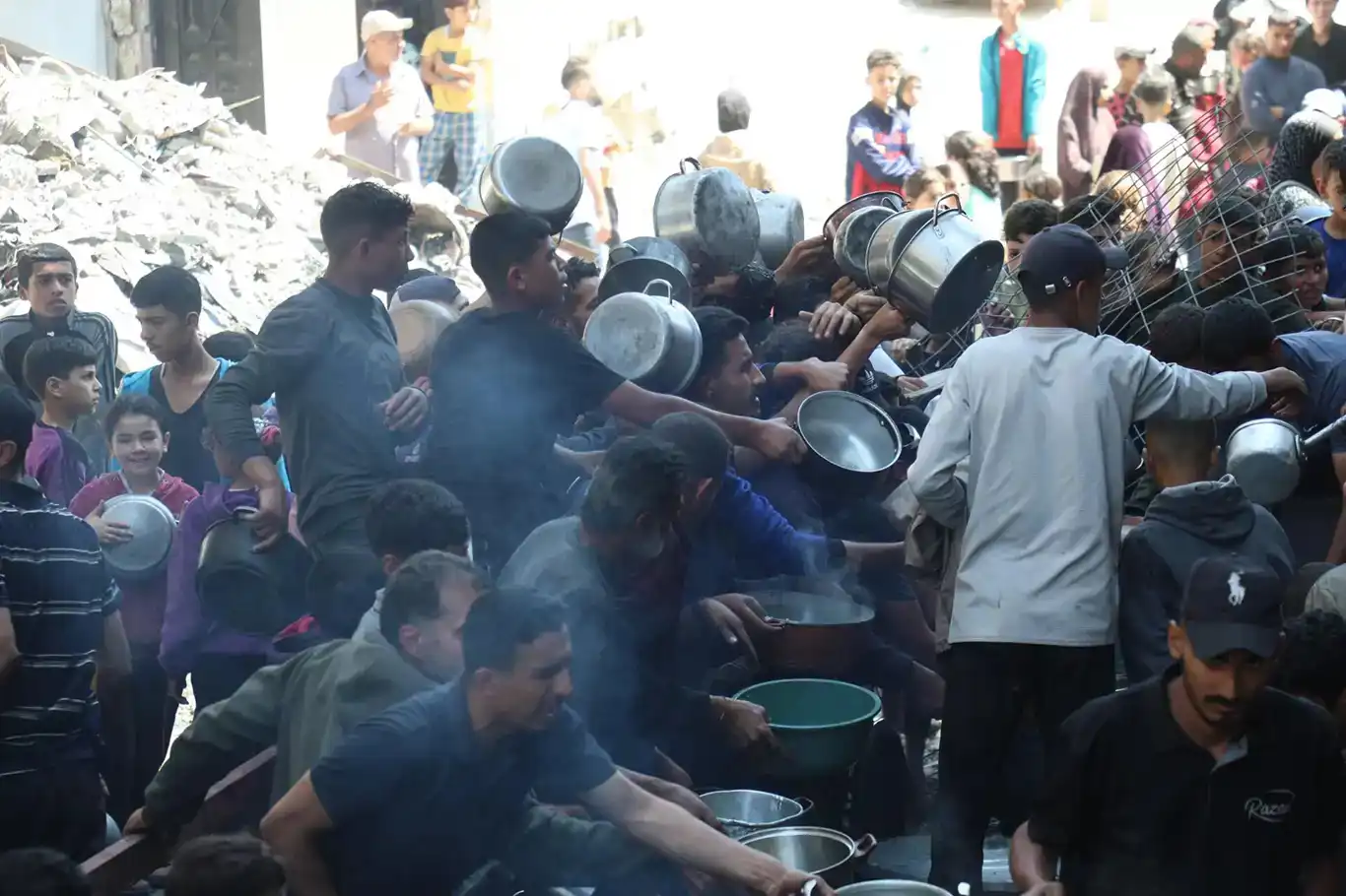 WHO: Însanên li Xezzeyê ji birçîna dimirin, xwarin û derman jî li ber sînor in WHO: Însanên li Xezzeyê ji birçîna dimirin, xwarin û derman jî li ber sînor in