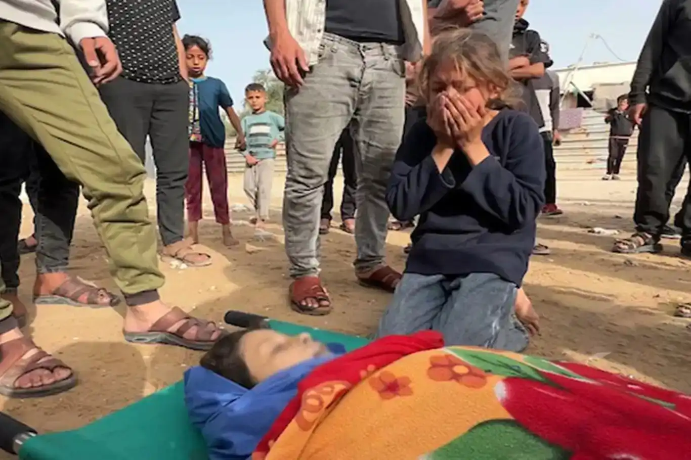 6 شهداء بينهم 3 من عائلة واحدة..الاحتلال يرتكب مجزرة جديدة في غزة 6 شهداء بينهم 3 من عائلة واحدة..الاحتلال يرتكب مجزرة جديدة في غزة
