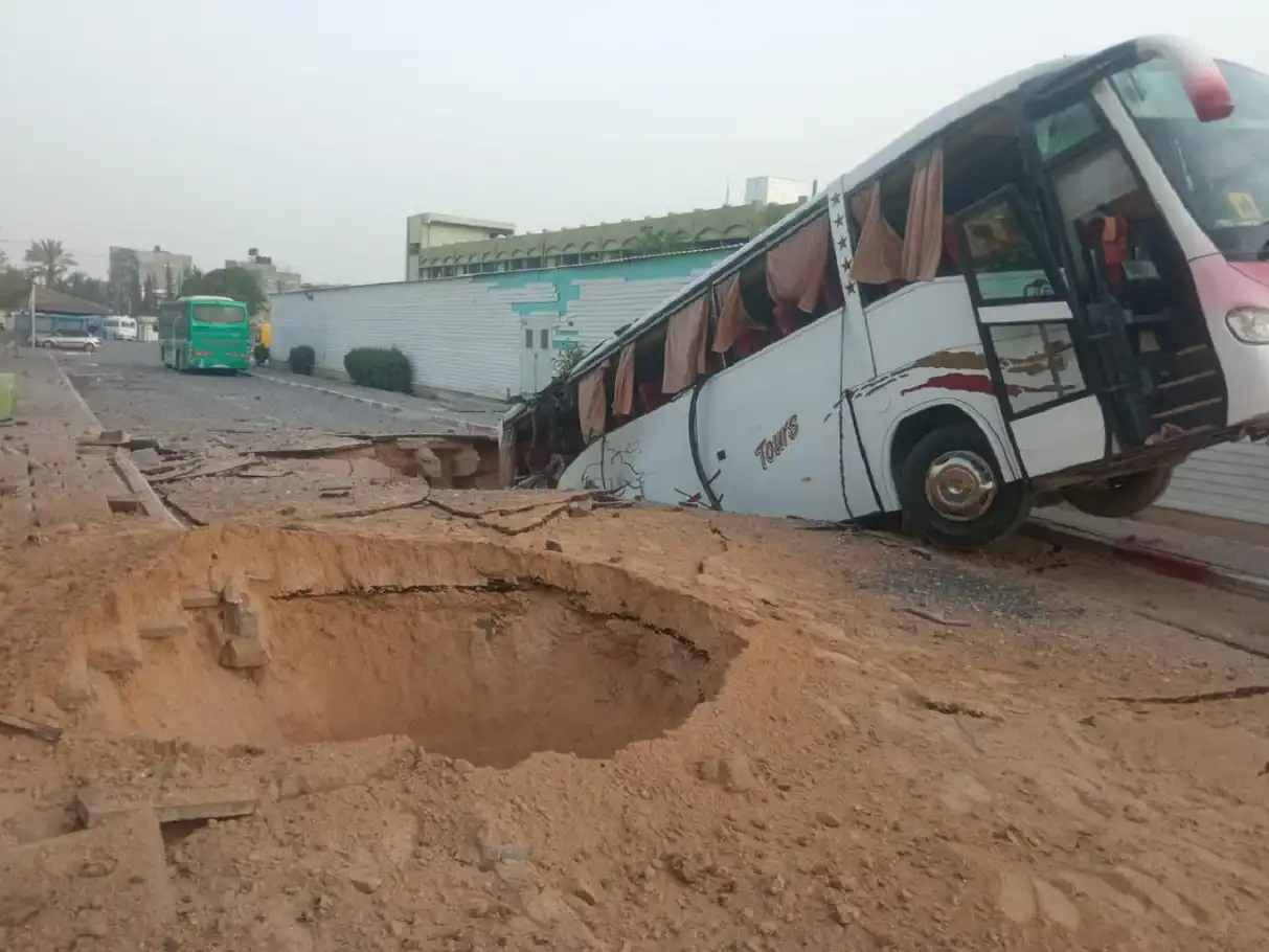 24 شهيدًا وعشرات الجرحى والمفقودين بقصف محيط المستشفى الأوروبي بخانيونس 24 شهيدًا وعشرات الجرحى والمفقودين بقصف محيط المستشفى الأوروبي بخانيونس