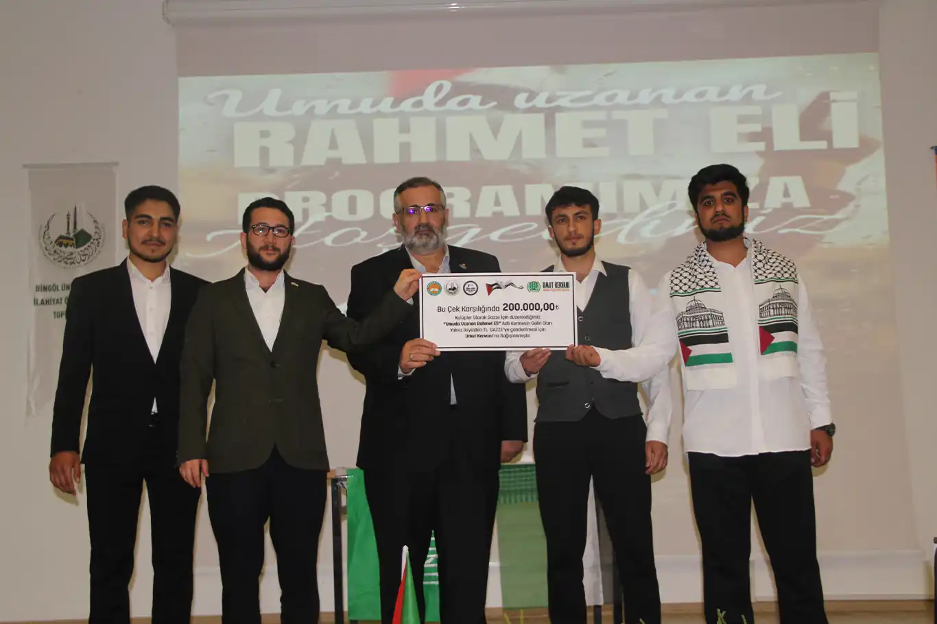Bingöl Üniversitesi öğrencilerinden Gazze’ye 200 bin TL bağış Bingöl Üniversitesi öğrencilerinden Gazze’ye 200 bin TL bağış