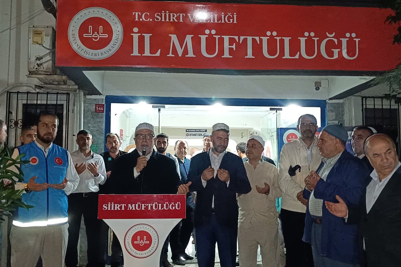 Siirt’ten kutsal yolculuk başladı: 92 hacı adayı dualarla uğurlandı Siirt’ten kutsal yolculuk başladı: 92 hacı adayı dualarla uğurlandı