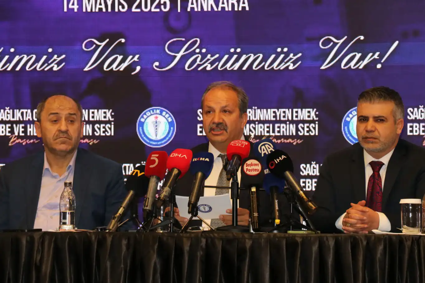 Sağlık-Sen, hemşire ve ebelerin sorunlarına dikkat çekti Sağlık-Sen, hemşire ve ebelerin sorunlarına dikkat çekti