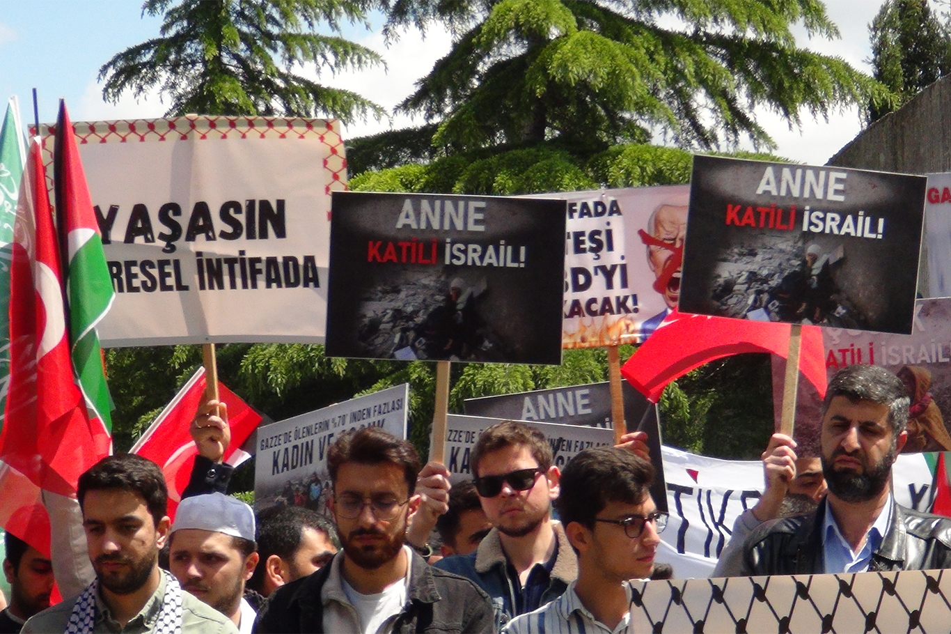 Kocaeli Üniversitesi öğrencilerinden Filistin’e destek yürüyüşü Kocaeli Üniversitesi öğrencilerinden Filistin’e destek yürüyüşü