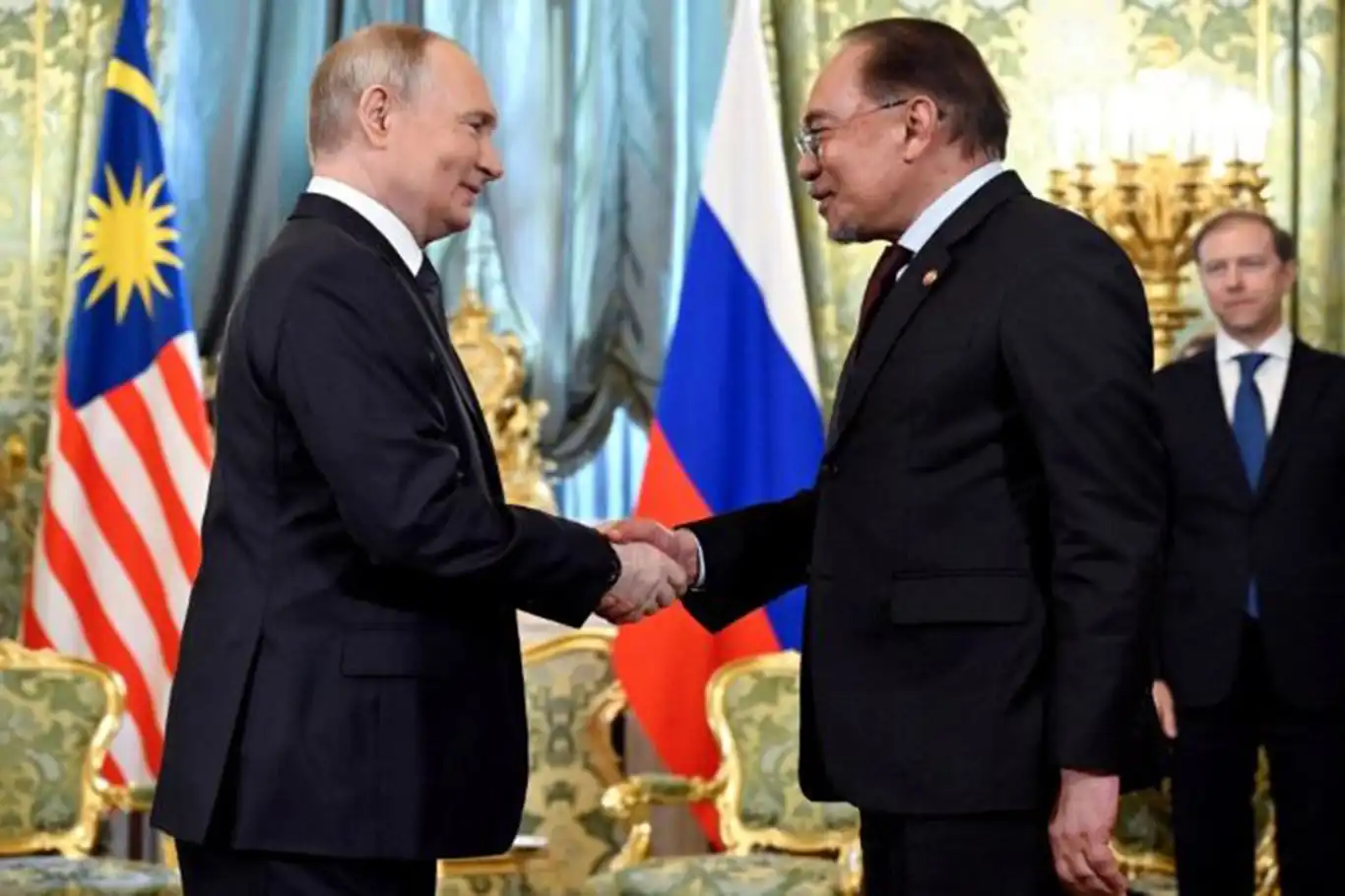 Rusya Devlet Başkanı Putin ile Malezya Başbakanı İbrahim görüştü Rusya Devlet Başkanı Putin ile Malezya Başbakanı İbrahim görüştü