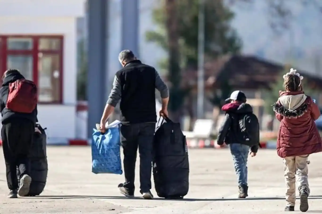 Yaklaşık 1,9 milyon Suriyeli ülkelerine geri döndü Yaklaşık 1,9 milyon Suriyeli ülkelerine geri döndü