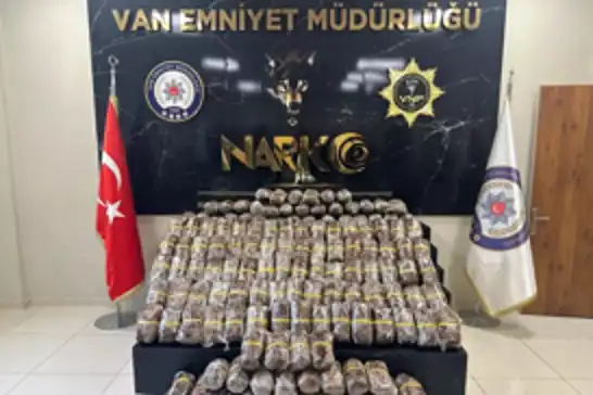 Van'da 84 kilogram esrar ele geçirildi: 2 tutuklama