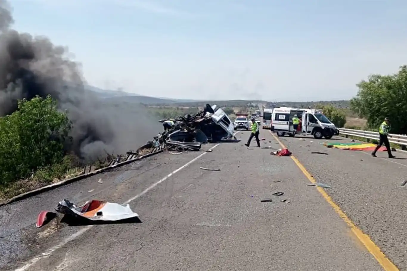 21 dead in in tragic highway accident in southern Mexico 21 dead in in tragic highway accident in southern Mexico