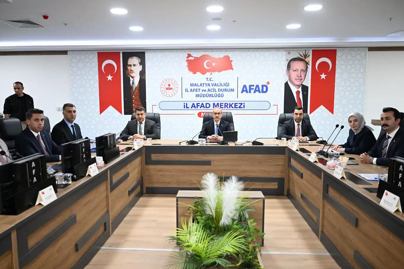 Malatya Valisi Yavuz: Yeniden inşa süreci hızla sürüyor Malatya Valisi Yavuz: Yeniden inşa süreci hızla sürüyor