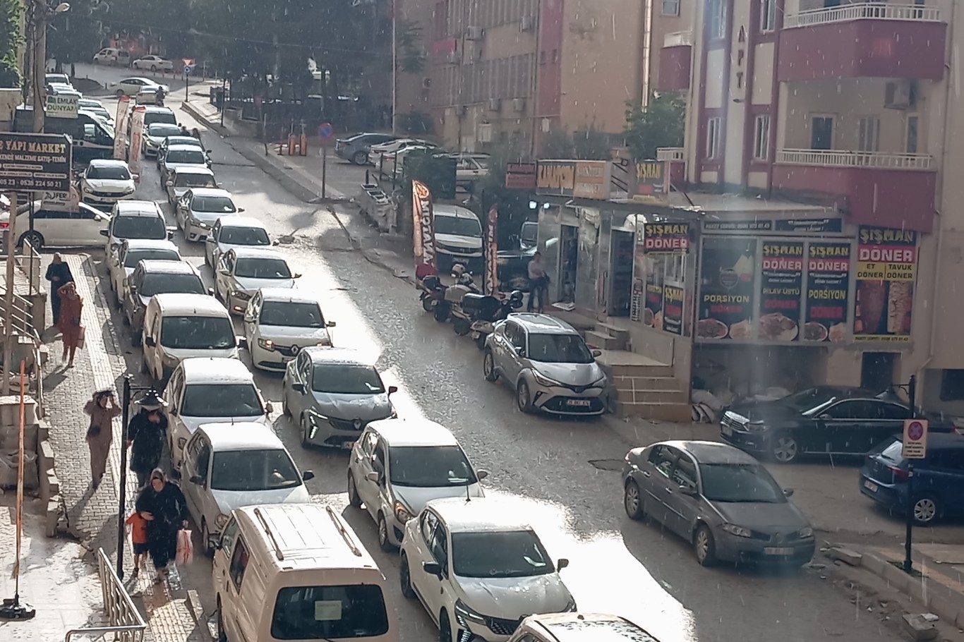 Mardin’de dolu yağışı etkili oldu Mardin’de dolu yağışı etkili oldu