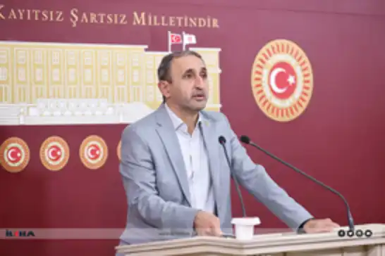النائب البرلماني من حزب الهدى دمير: "حزب الشعب الجمهوري يُظهر وجهه الحقيقي حين لا يعود بحاجة للتمثيل"
