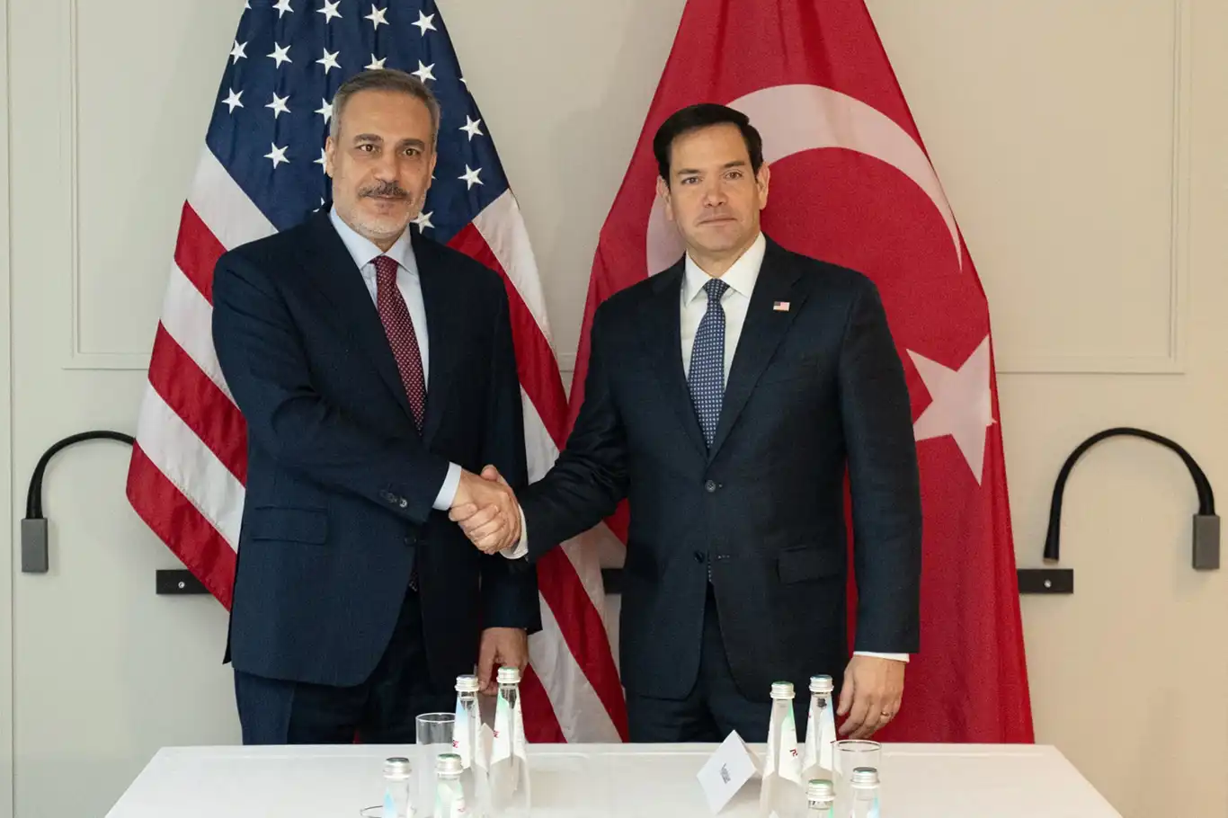 Dışişleri Bakanı Fidan, Antalya'da ABD'li mevkidaşı Rubio ile görüştü Dışişleri Bakanı Fidan, Antalya'da ABD'li mevkidaşı Rubio ile görüştü