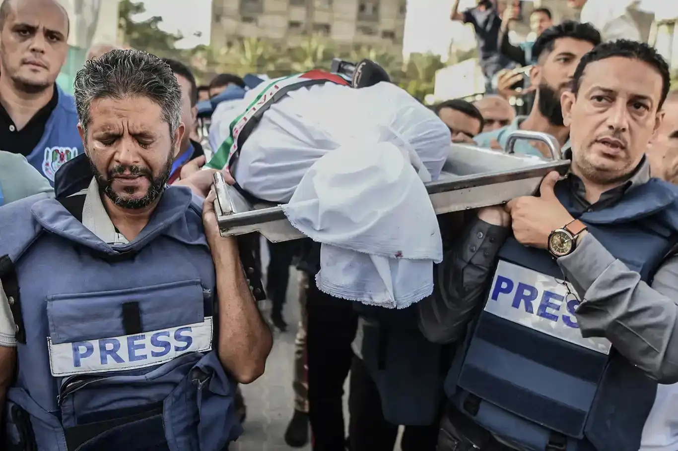 Nisan ayında Gazze ve Batı Şeria’da 80 gazeteciye saldırı Nisan ayında Gazze ve Batı Şeria’da 80 gazeteciye saldırı